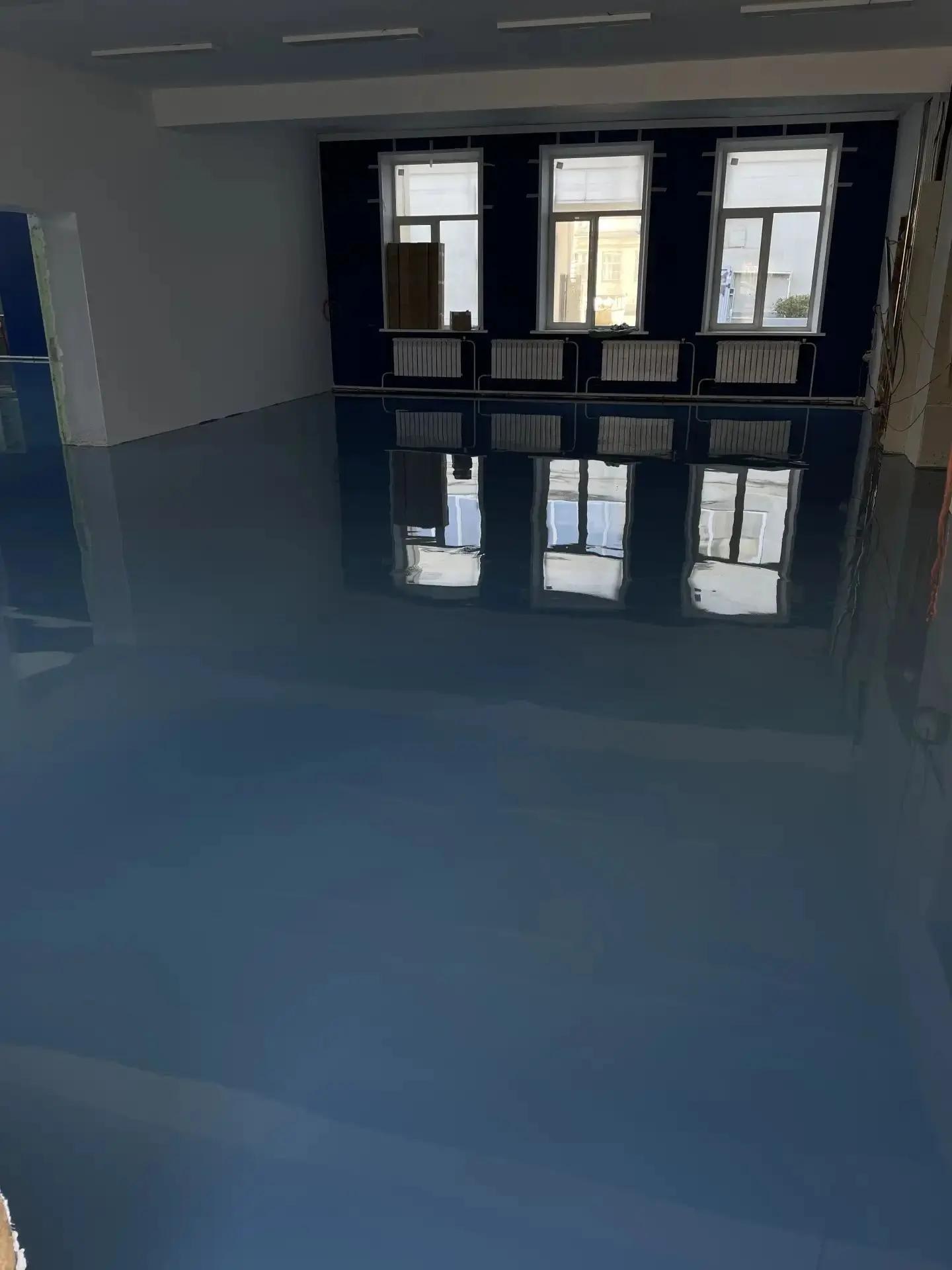 Монтаж наливных полов площадью 350 м² в колледже в Москве